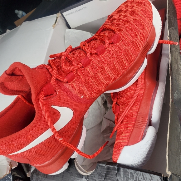 Nike - Picture 3 of 3